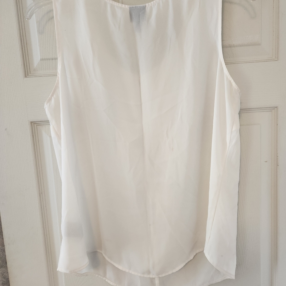 Ruffle front sleeveless tank in EUC. - Picture 2 of 4